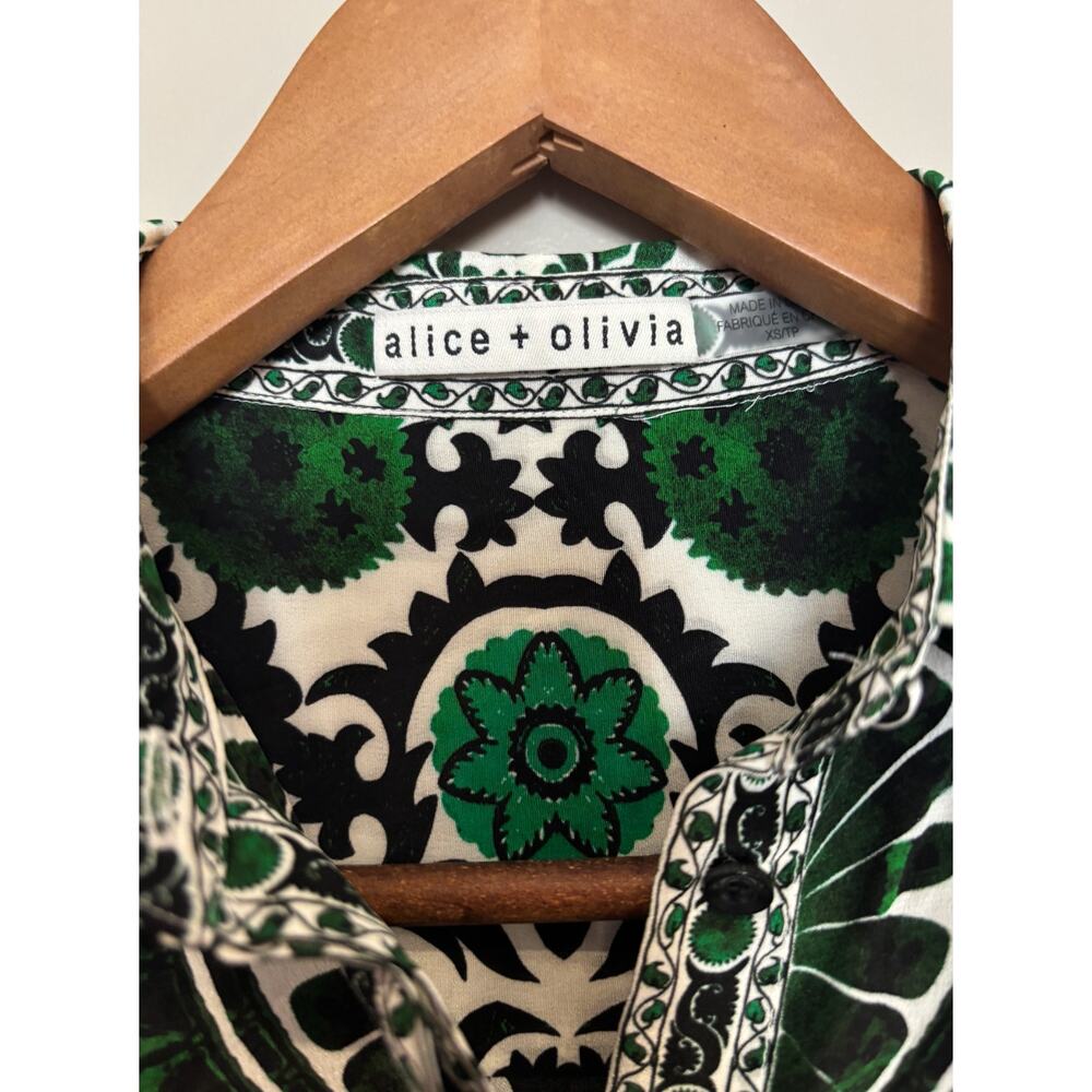 Alice + Olivia Maximalist Black White Print Button Front Blouse Women's Size S - Picture 3 of 3